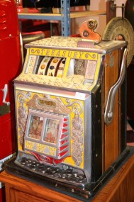 A True Classic - The Watling Treasury Front Slot Machine